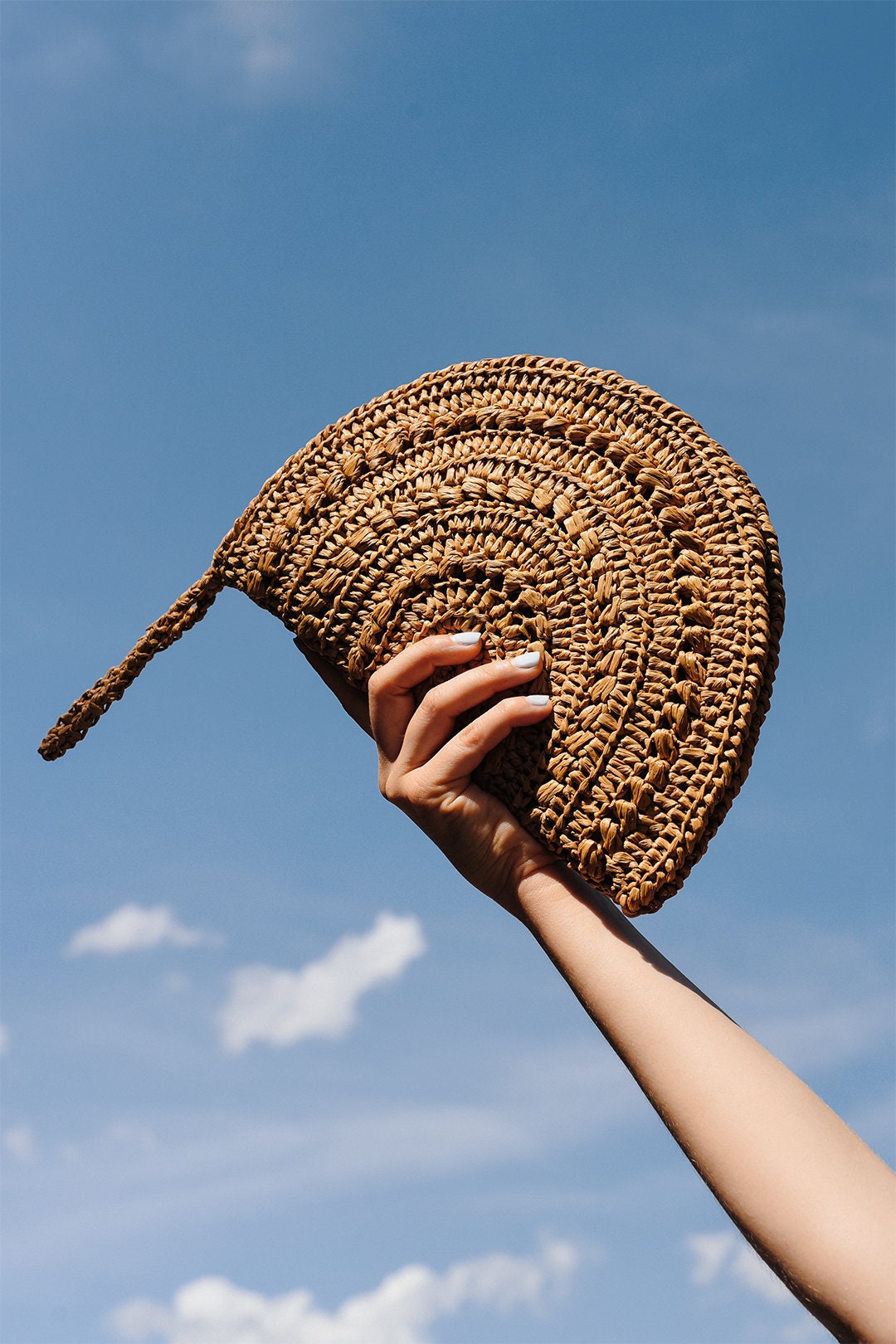 Crochet Raffia Clutch, Half Moon Clutch, Straw Wristlet Purse, Minimal Boho Clutch, Raffia Handbag, Crochet Summer Bag — Raffia Moon Clutch
