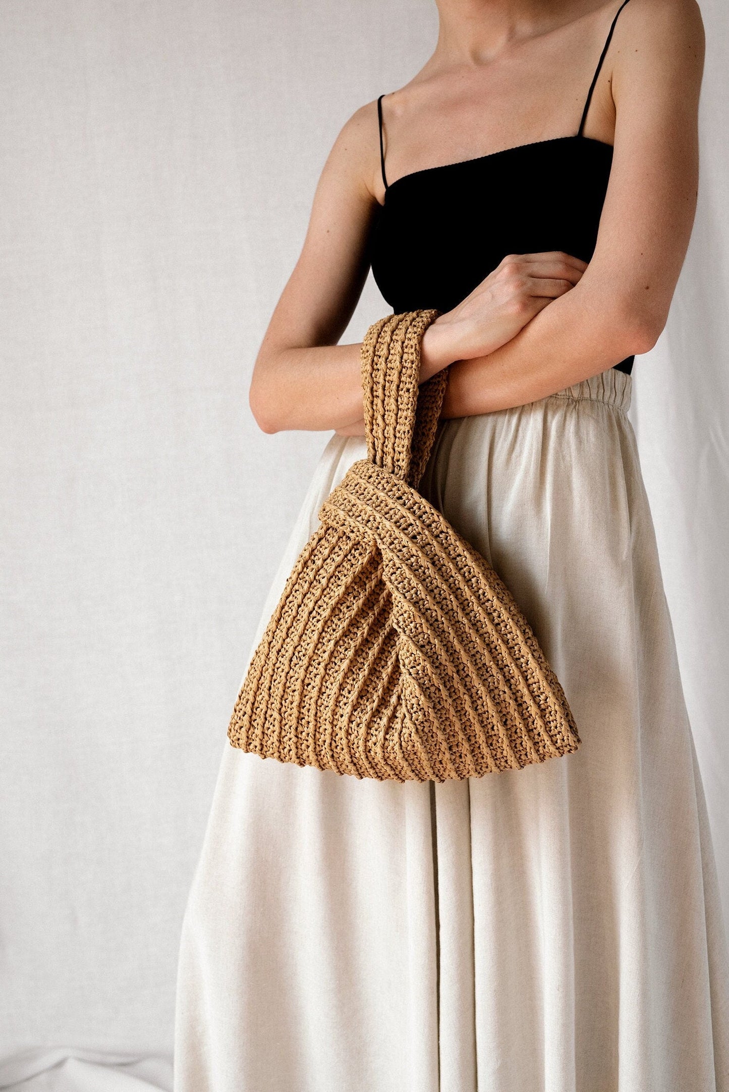 Raffia Knot Bag in Tan, Crochet Raffia Handbag, Summer Wrist Bag, Minimal Straw Bag, Handcrafted Pouch Purse — The Raffia Knot Bag