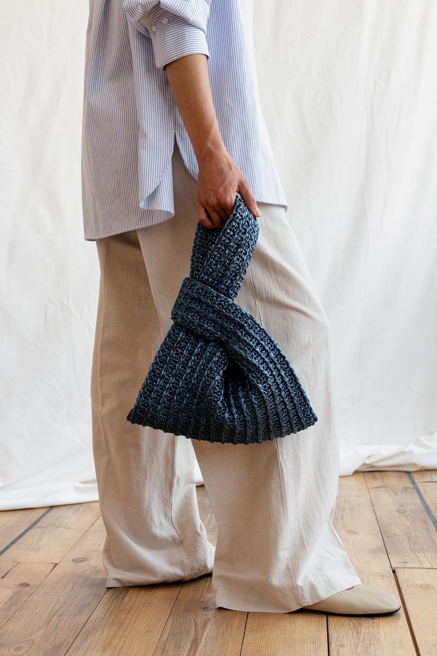 Raffia Knot Bag in Tan, Crochet Raffia Handbag, Summer Wrist Bag, Minimal Straw Bag, Handcrafted Pouch Purse — The Raffia Knot Bag
