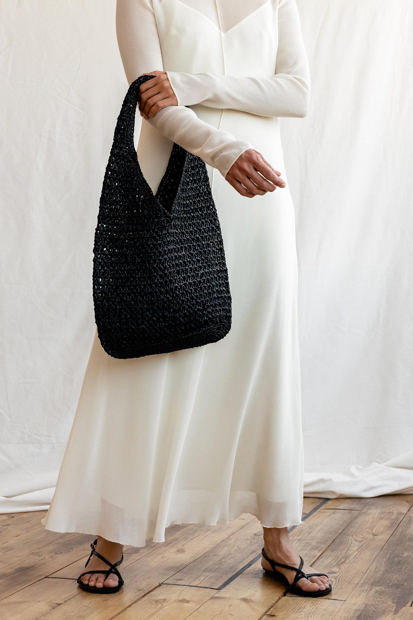 Crochet Raffia Tote in Tan, Summer Tote Bag, Straw Mesh Bag, Lightweight Tote, Crochet Shoulder Bag, One Handle Bag — The Daphne Tote