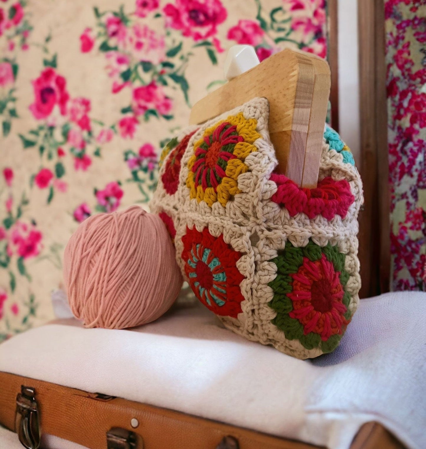 Handmade Crochet Clutch: Vintage Floral Clasp Bag (20x10 cm)