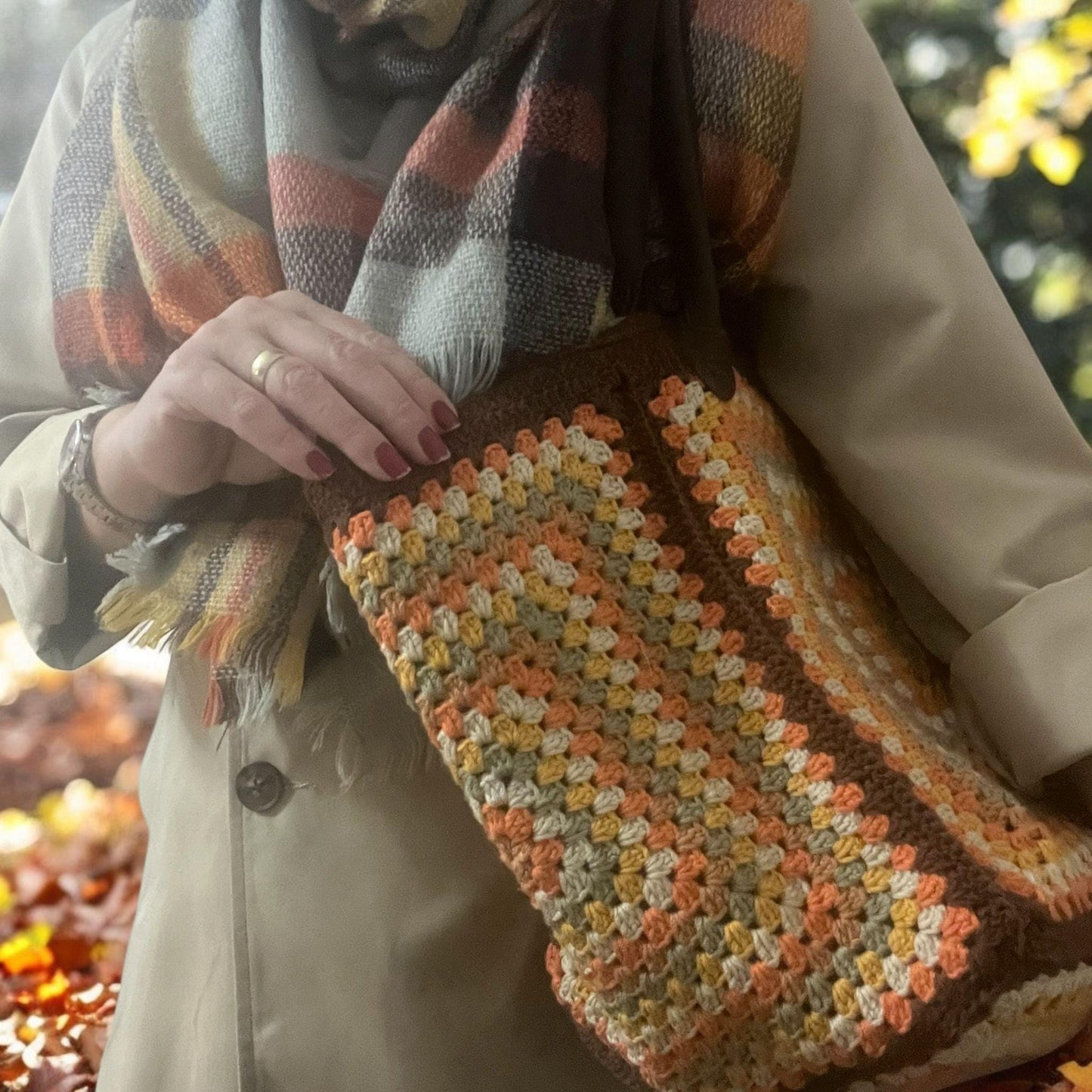 XXL Granny Square Crochet Bag: Autumn Colors, Leather Handles