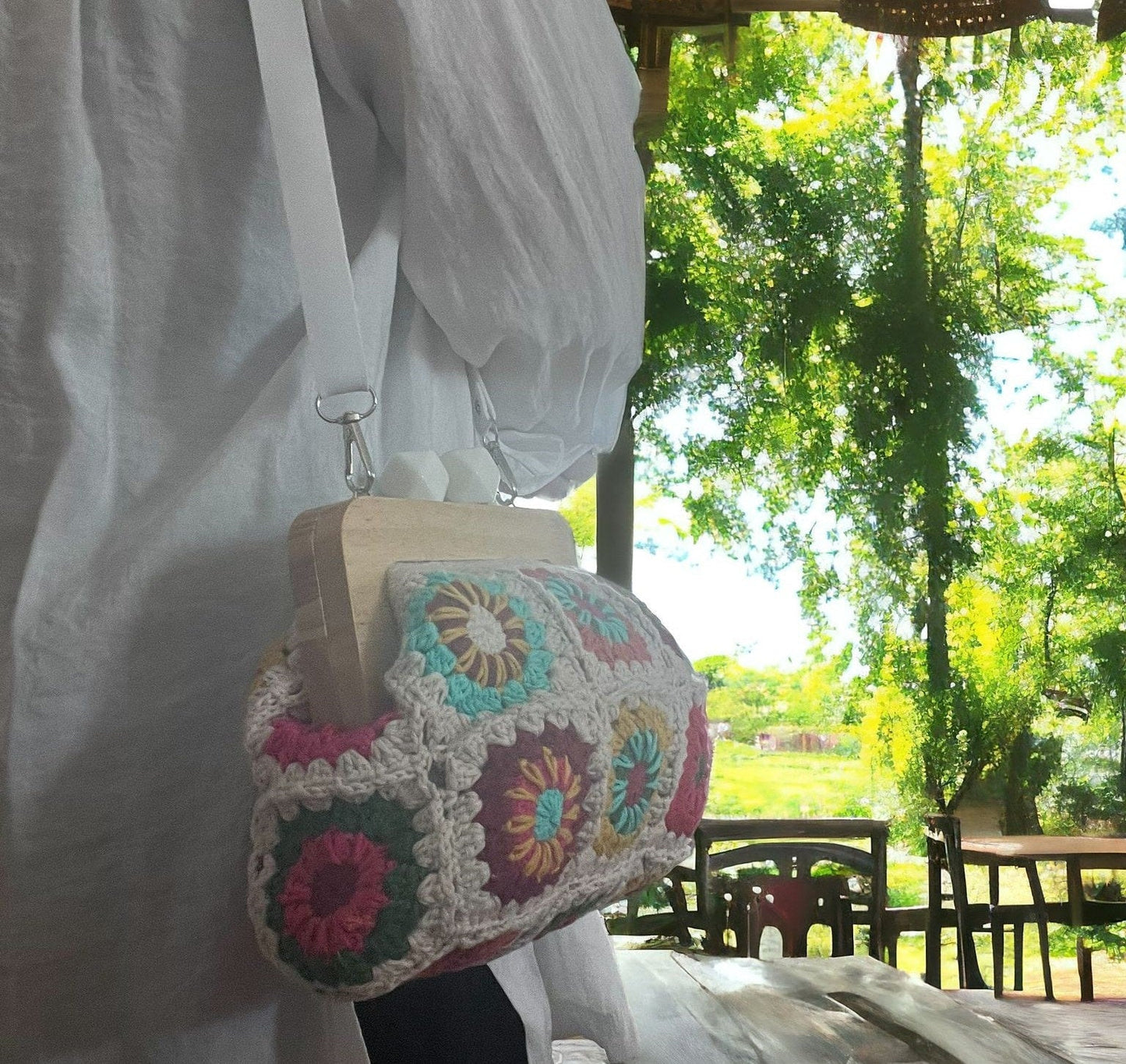 Handmade Crochet Clutch: Vintage Floral Clasp Bag (20x10 cm)