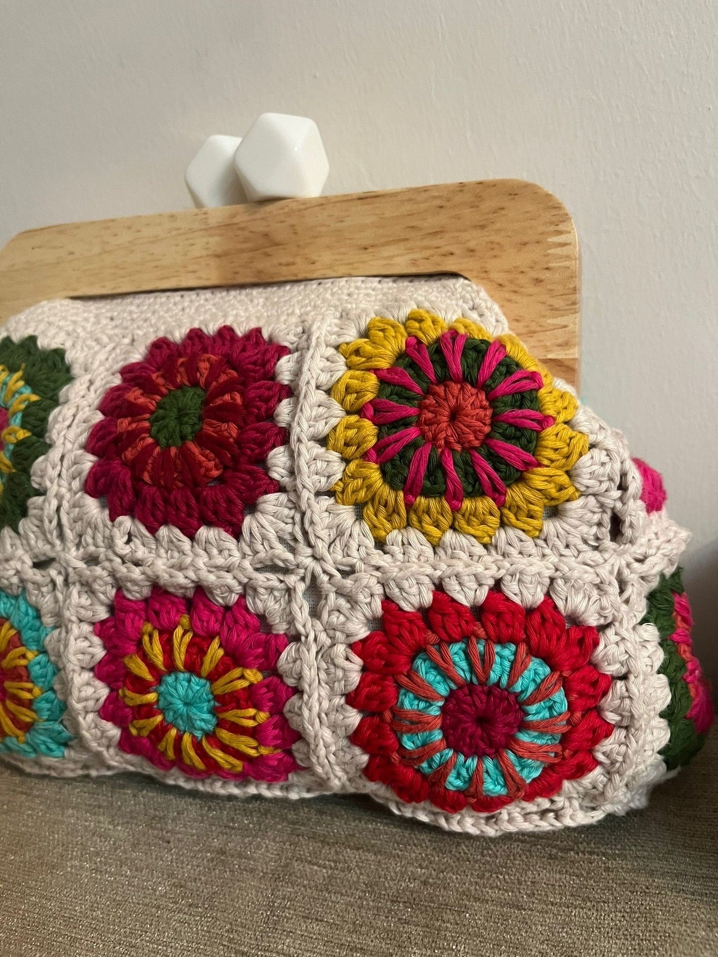 Handmade Crochet Clutch: Vintage Floral Clasp Bag (20x10 cm)