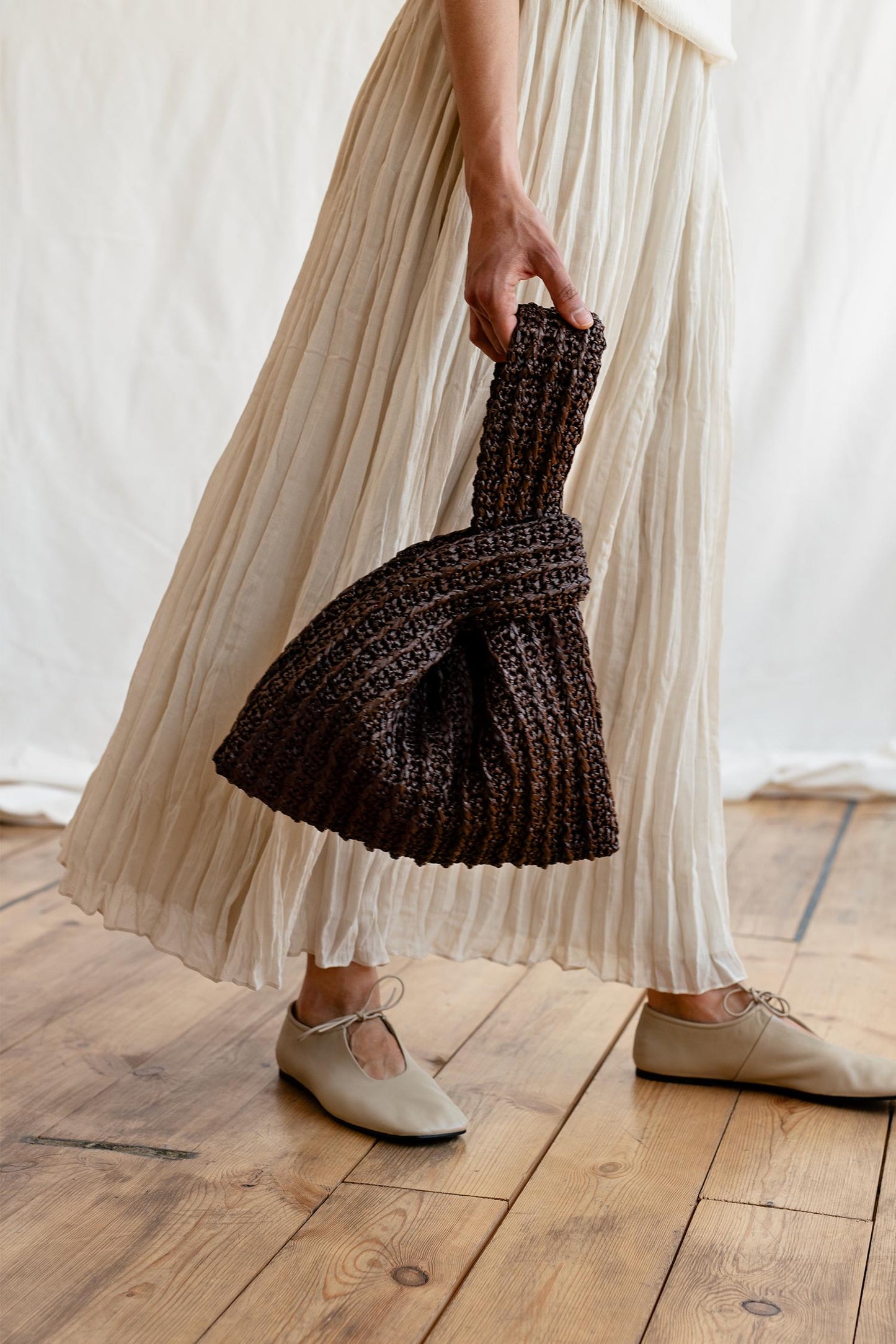 Raffia Knot Bag in Tan, Crochet Raffia Handbag, Summer Wrist Bag, Minimal Straw Bag, Handcrafted Pouch Purse — The Raffia Knot Bag