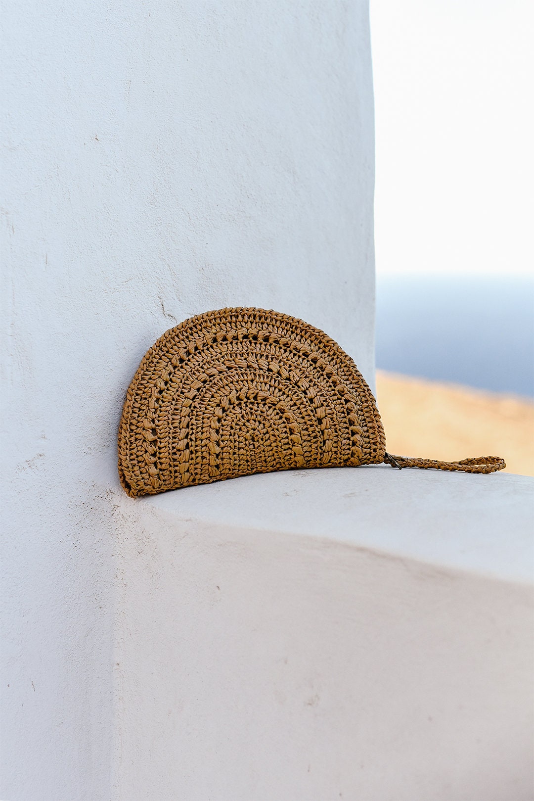 Crochet Raffia Clutch, Half Moon Clutch, Straw Wristlet Purse, Minimal Boho Clutch, Raffia Handbag, Crochet Summer Bag — Raffia Moon Clutch