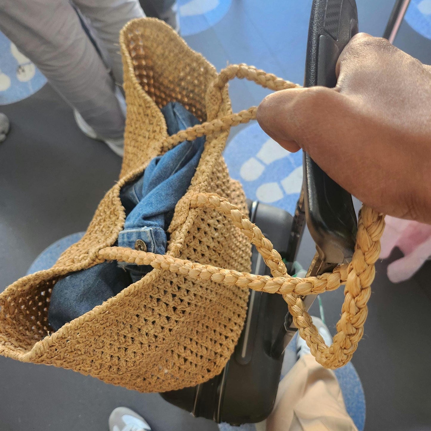 Handmade natural raffia tote bag – Lightweight raffia bag for women – Beach bag, travel bag, vacation bag, summer bag – Handicrafts from Madagascar