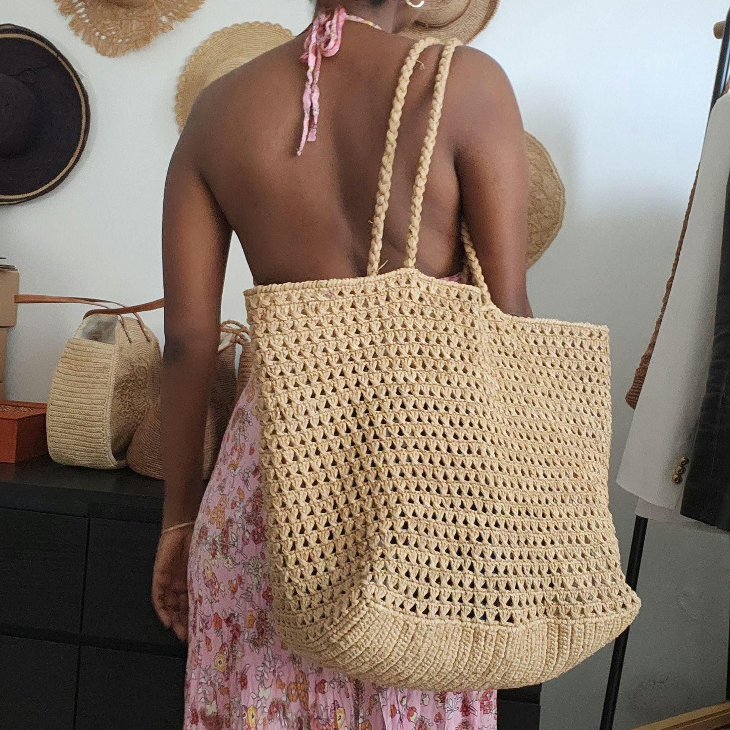 Handmade natural raffia tote bag – Lightweight raffia bag for women – Beach bag, travel bag, vacation bag, summer bag – Handicrafts from Madagascar