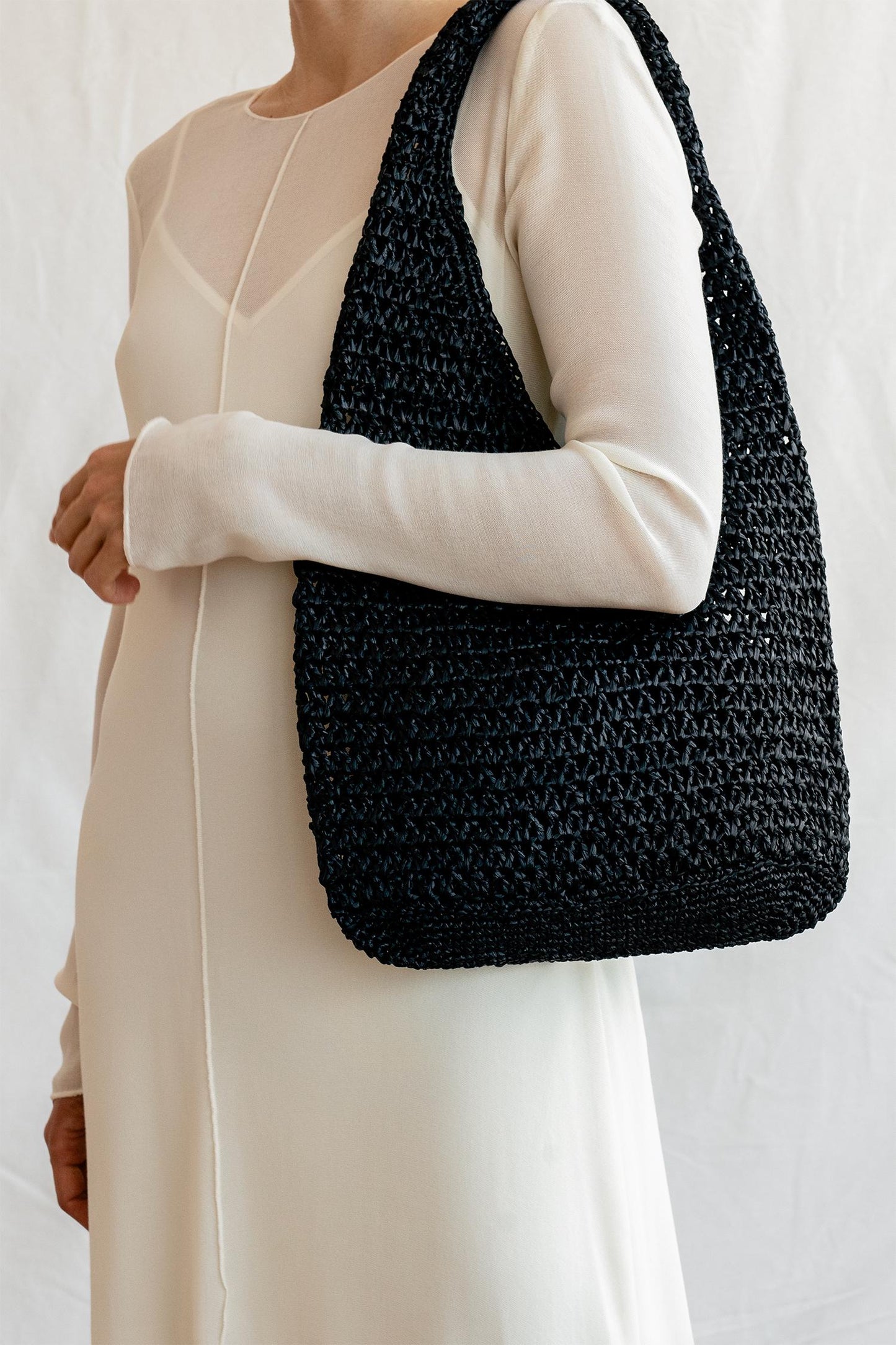Crochet Raffia Tote in Tan, Summer Tote Bag, Straw Mesh Bag, Lightweight Tote, Crochet Shoulder Bag, One Handle Bag — The Daphne Tote