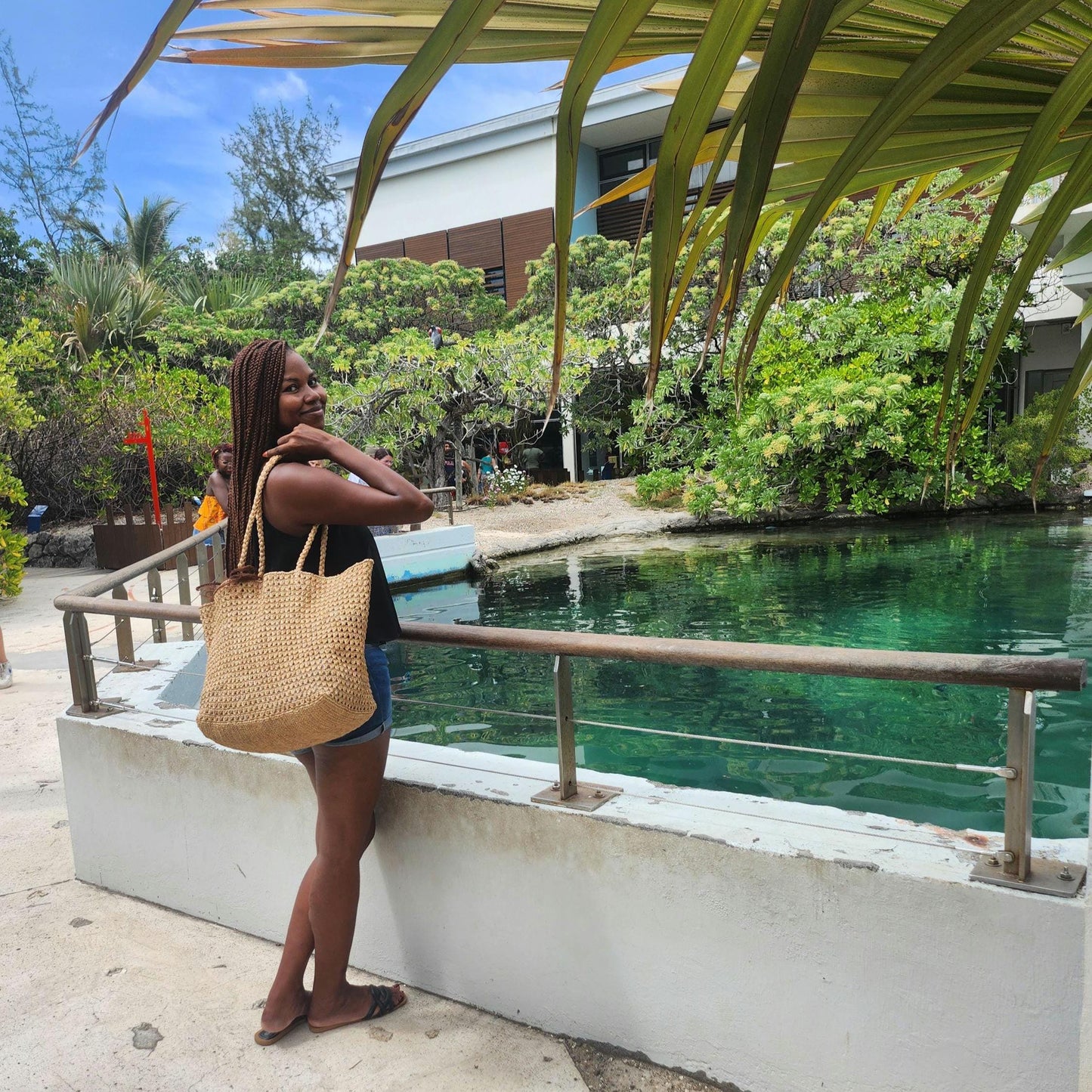 Handmade natural raffia tote bag – Lightweight raffia bag for women – Beach bag, travel bag, vacation bag, summer bag – Handicrafts from Madagascar