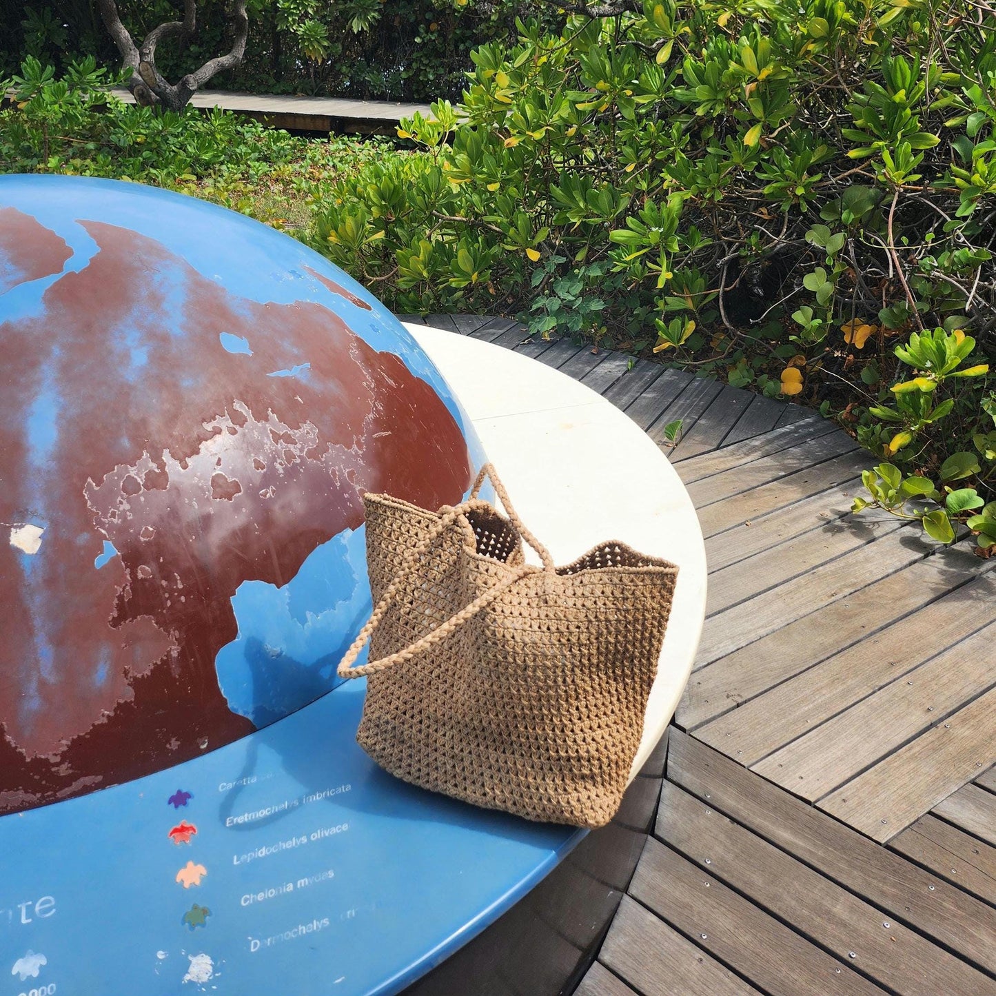 Handmade natural raffia tote bag – Lightweight raffia bag for women – Beach bag, travel bag, vacation bag, summer bag – Handicrafts from Madagascar