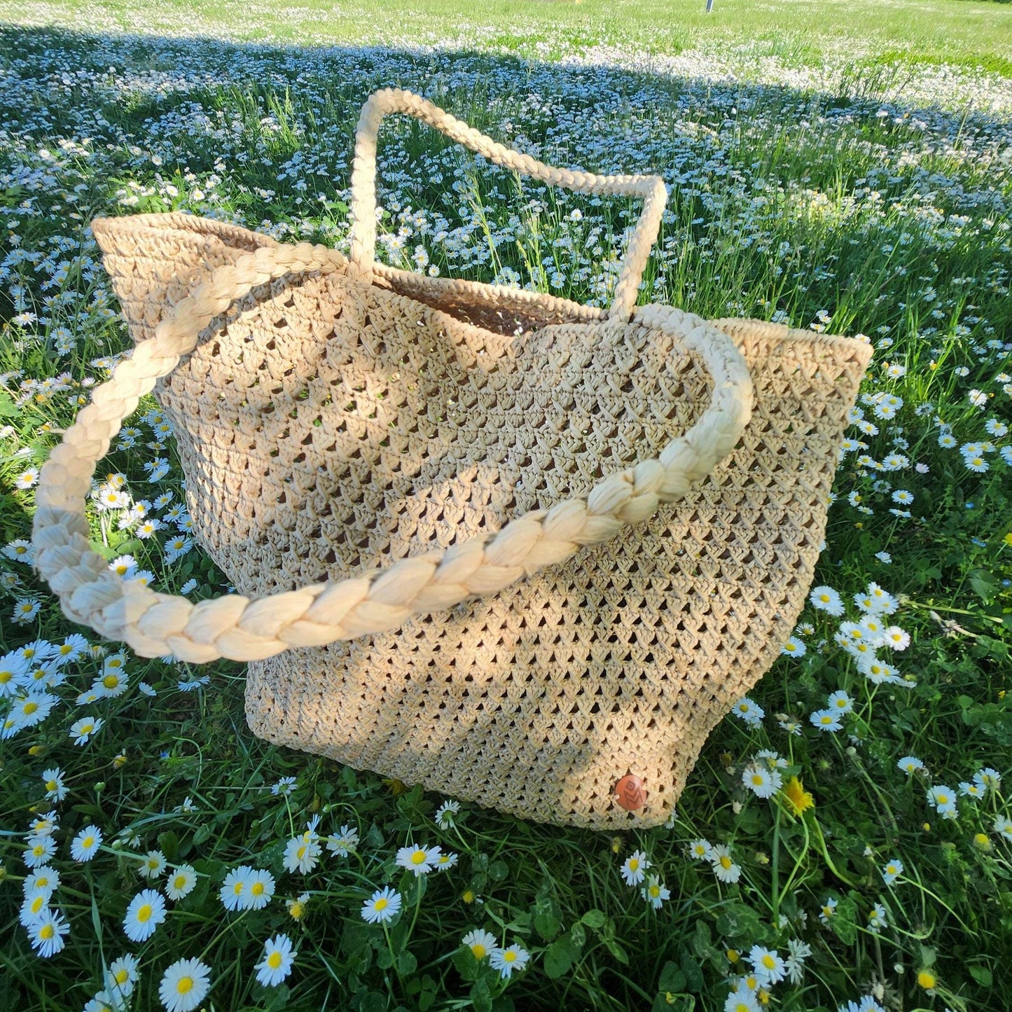 Handmade natural raffia tote bag – Lightweight raffia bag for women – Beach bag, travel bag, vacation bag, summer bag – Handicrafts from Madagascar