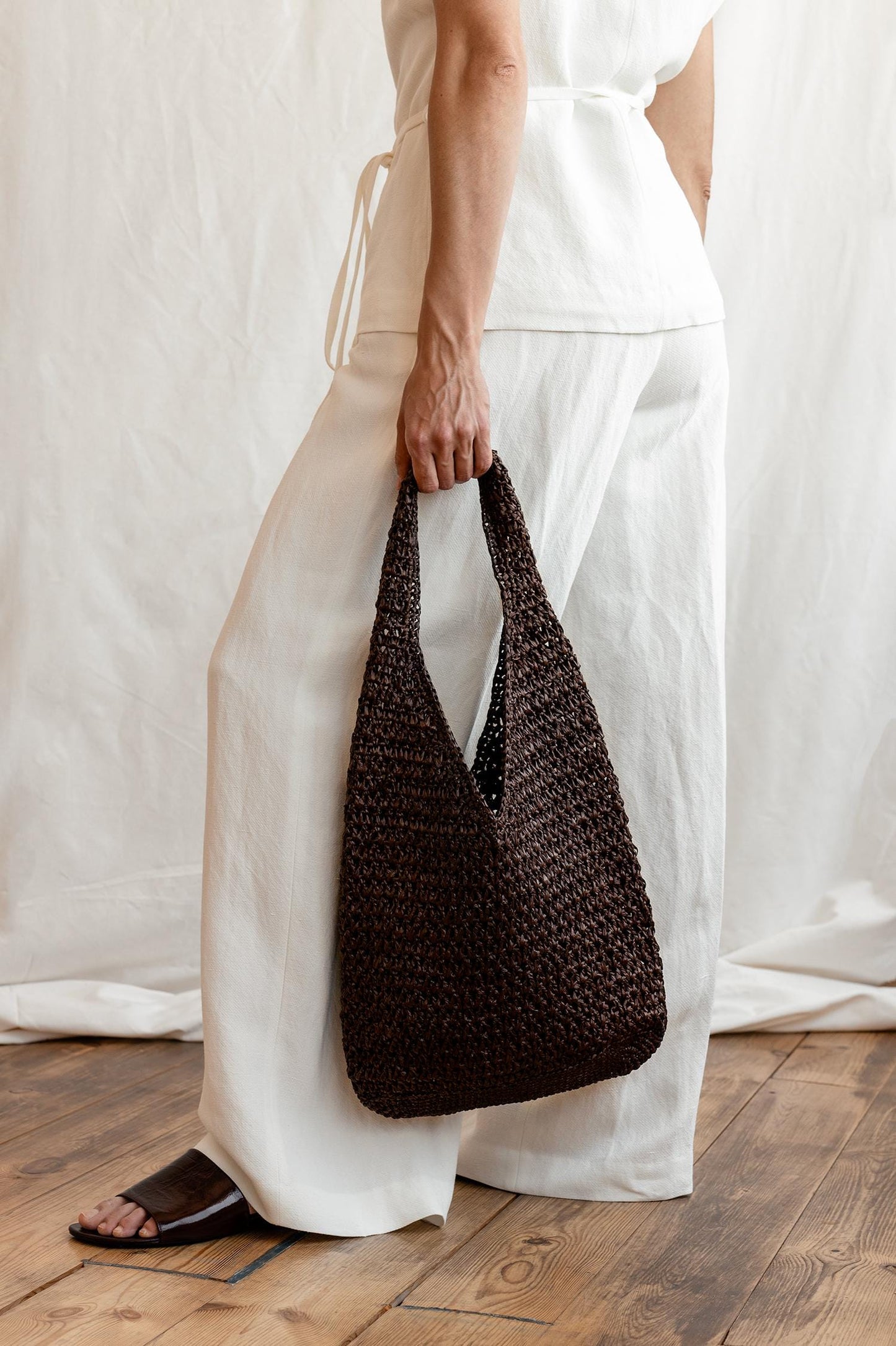 Crochet Raffia Tote in Tan, Summer Tote Bag, Straw Mesh Bag, Lightweight Tote, Crochet Shoulder Bag, One Handle Bag — The Daphne Tote