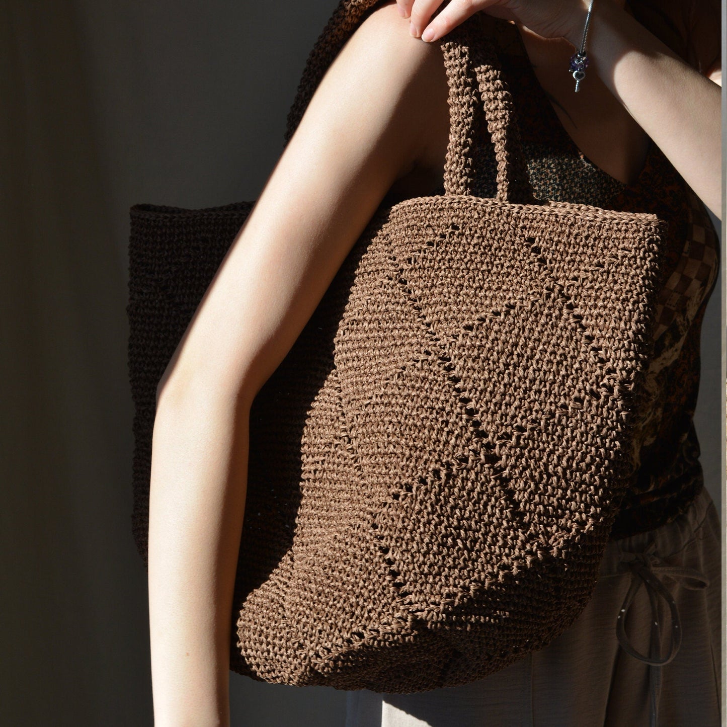 Crochet Raffia Tote Bag for Summer, Brown Lightweight Beach Shoulder Bag, Straw Shoulder Bag, Handcrafted Stylish Tote Bag, Handmade Gifts
