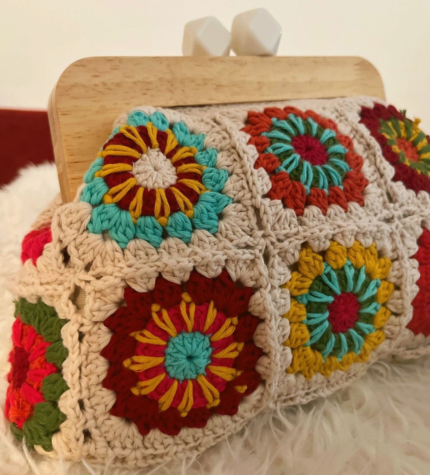 Handmade Crochet Clutch: Vintage Floral Clasp Bag (20x10 cm)