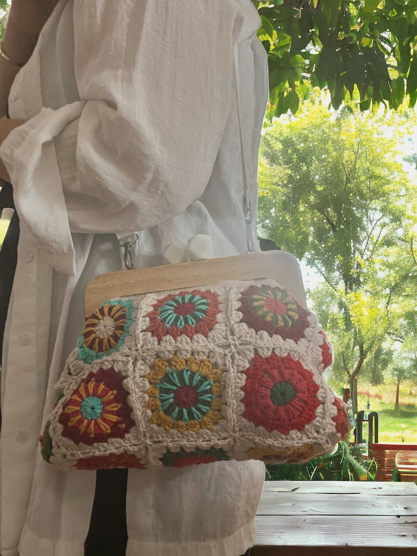 Handmade Crochet Clutch: Vintage Floral Clasp Bag (20x10 cm)