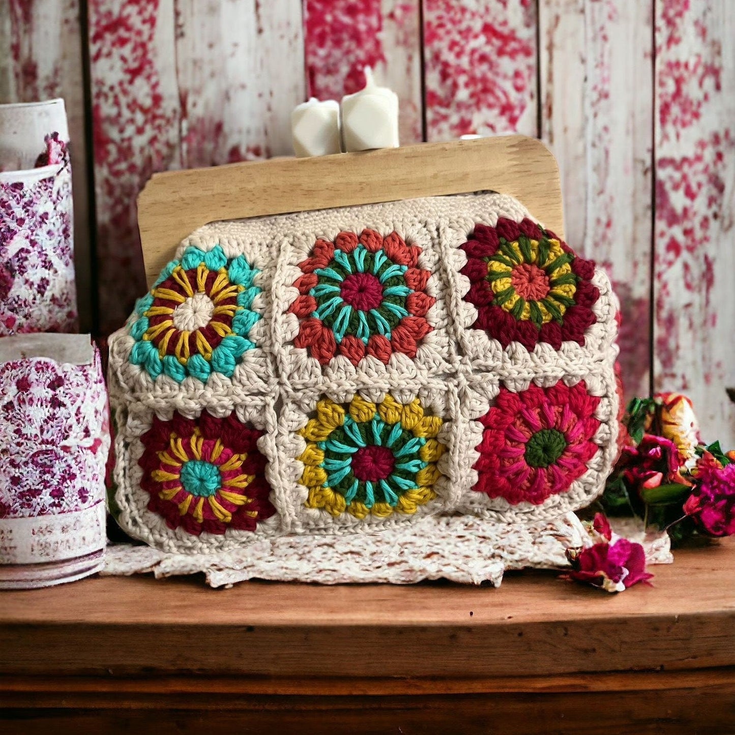 Handmade Crochet Clutch: Vintage Floral Clasp Bag (20x10 cm)